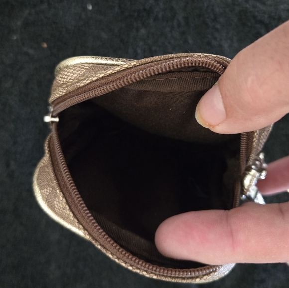 Coach canvas Wristlet coach and stars on front zip close gold and brown - Picture 3 of 6